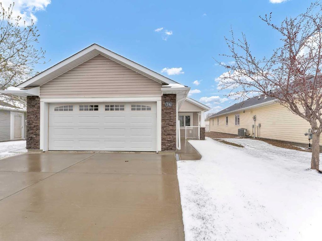 Photo of 74 Chartwell Place SE, Medicine Hat, AB T1B 0E4 (MLS # A2305576)