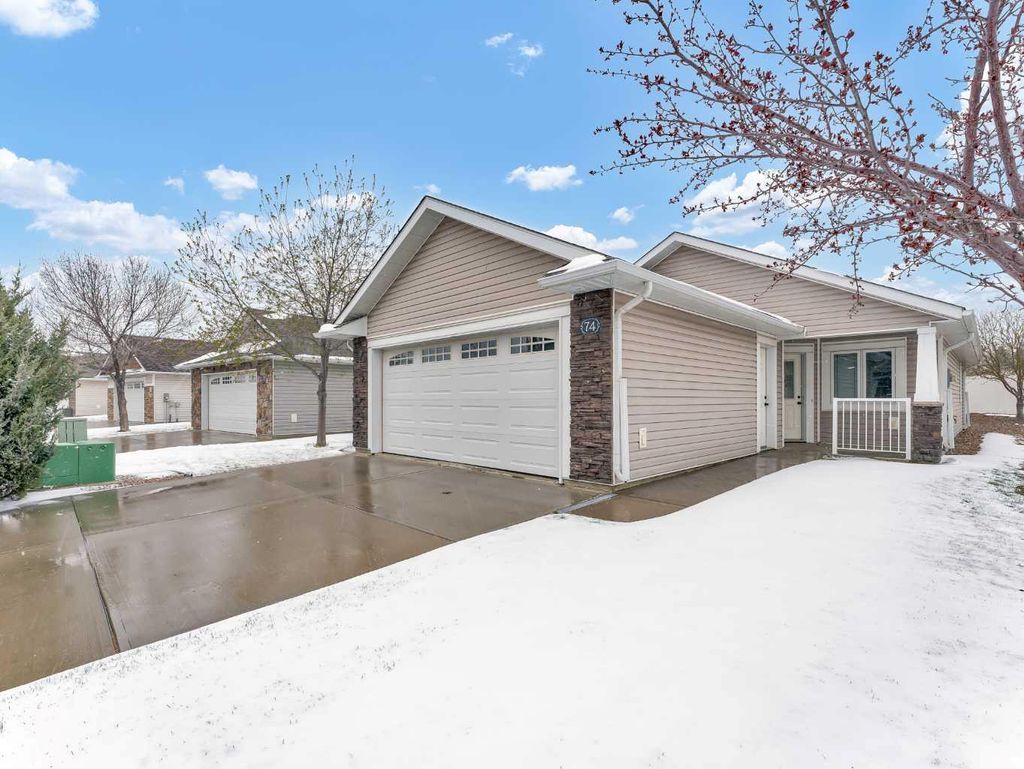 Photo of 74 Chartwell Place SE, Medicine Hat, AB T1B 0E4 (MLS # A2305576)