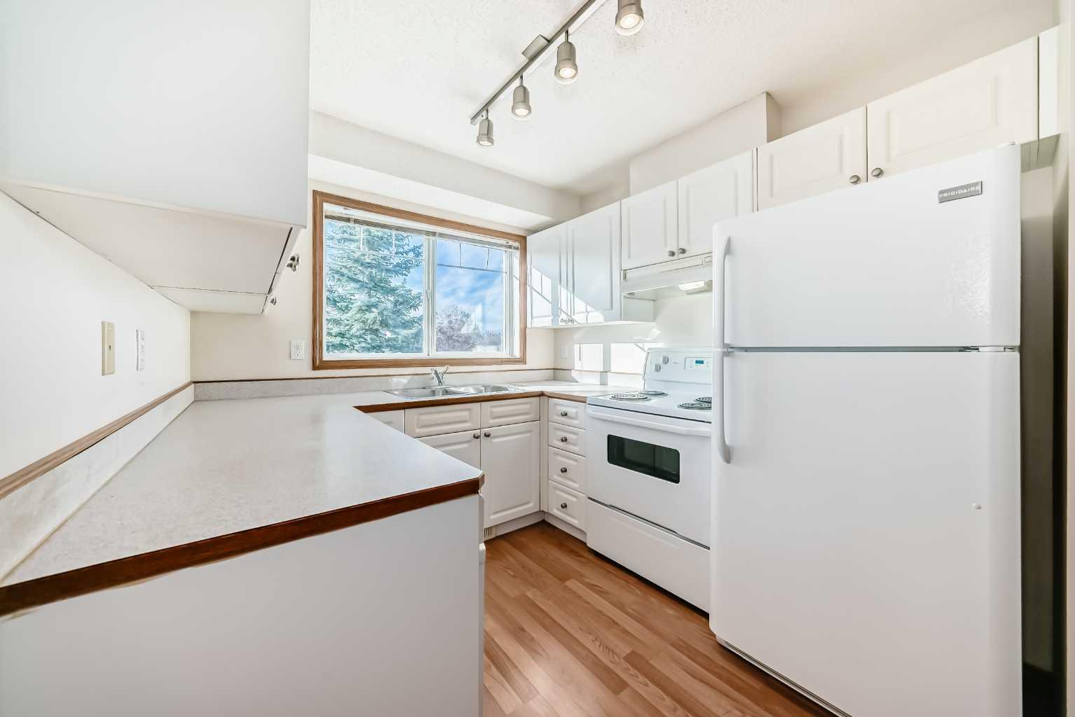 11 Somervale View SW 306