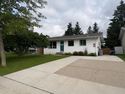 Photo of 9616 76 Avenue, Grande Prairie, AB T8V 4L4 (MLS # A2325627)