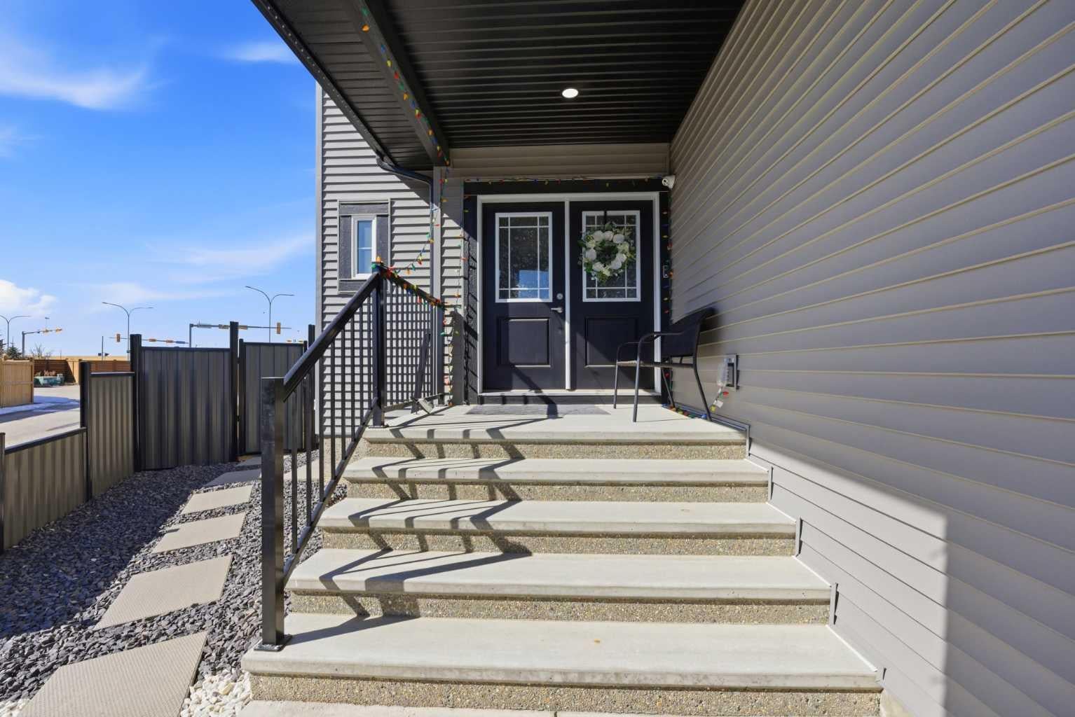 1153 Chinook Gate Bay SW