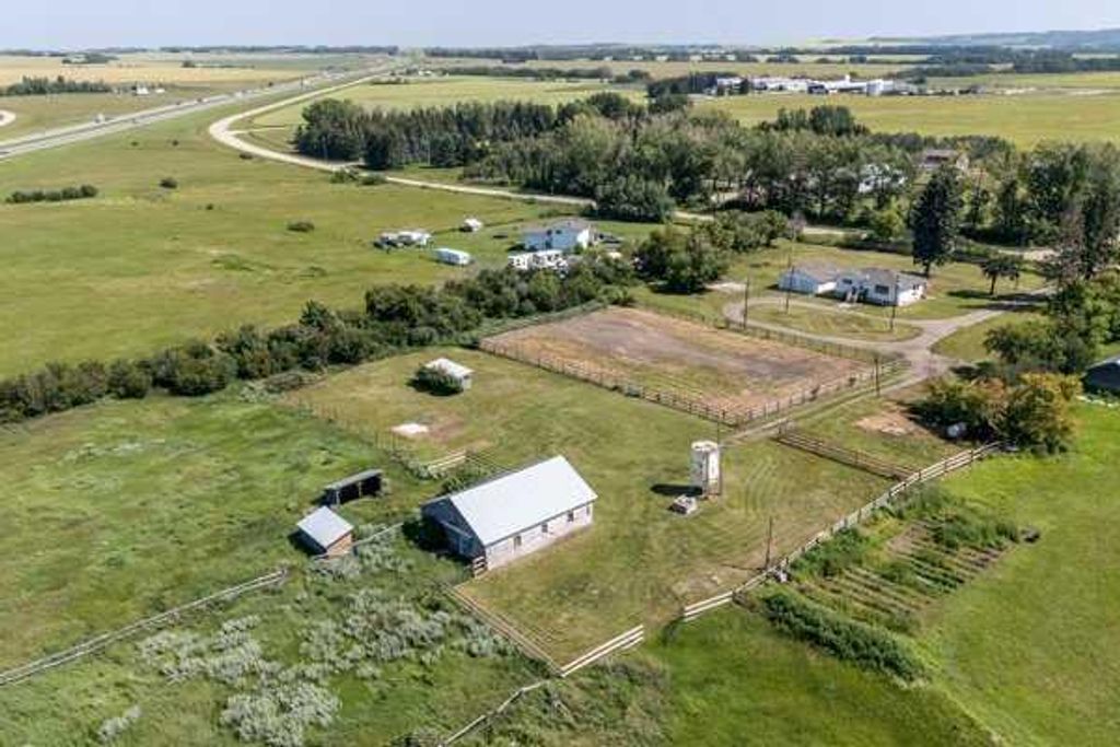 Photo of 36258 Range Road 275, Rural Red Deer County, AB T4S 2L9 (MLS # A2308581)
