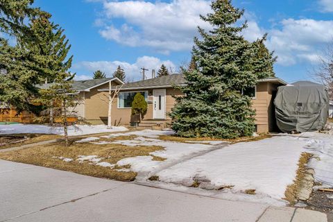 4224 Worcester Drive SW Calgary AB T3C 3L4