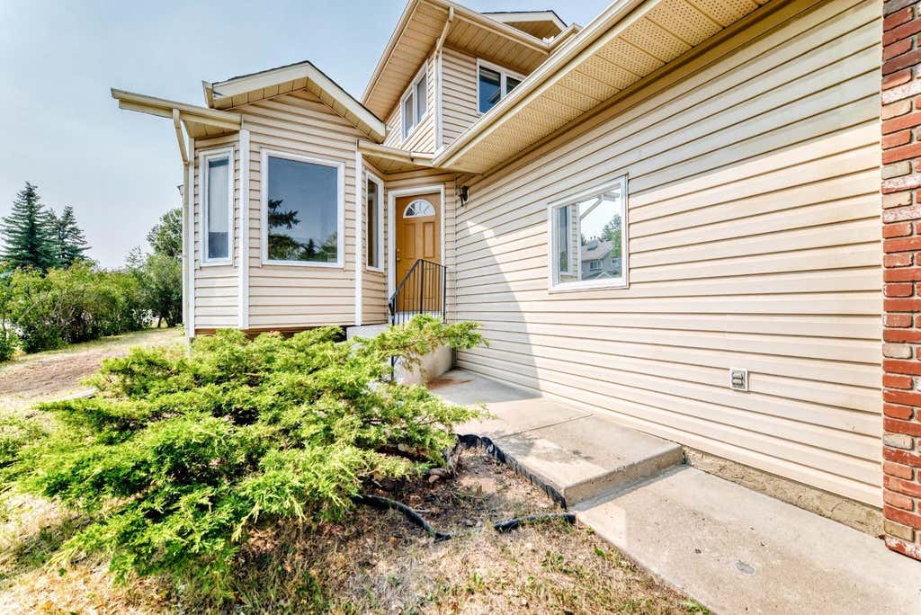 Photo of 434 Millrise Drive SW, Calgary, AB T2Y 2W5 (MLS # A2335546)