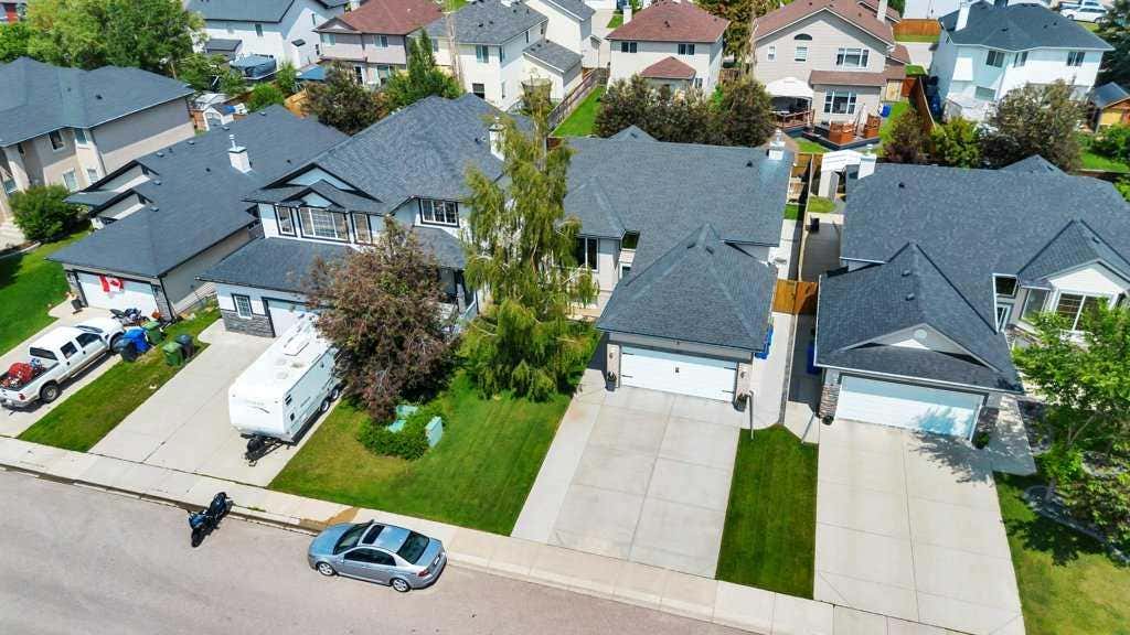 Photo of 133 Oakmere Point, Chestermere, AB T1X 1M8 (MLS # A2325404)
