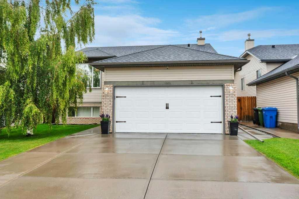 Photo of 133 Oakmere Point, Chestermere, AB T1X 1M8 (MLS # A2325404)