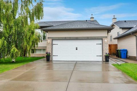 Photo of 133 Oakmere Point, Chestermere, AB T1X 1M8 (MLS # A2325404)