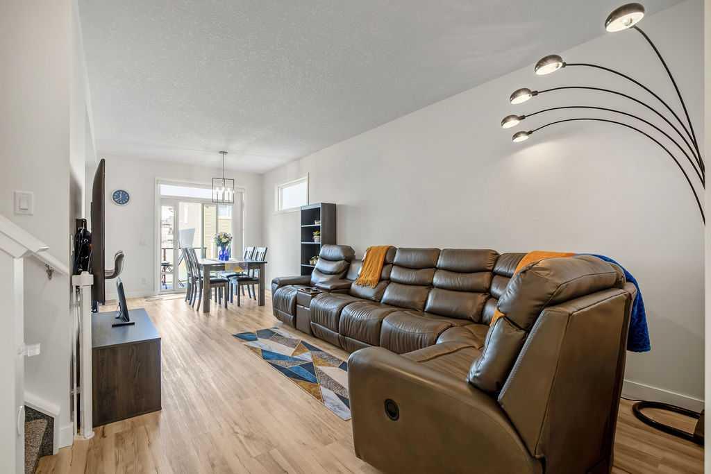 639 Kingsmere Way SE