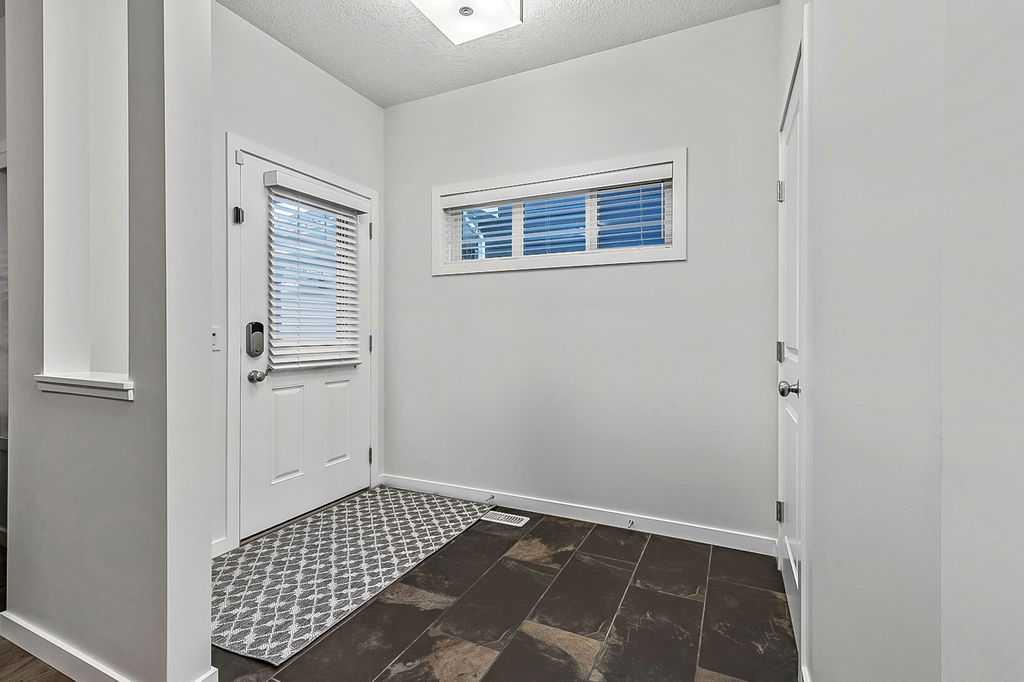 29 Cougar Ridge Close SW