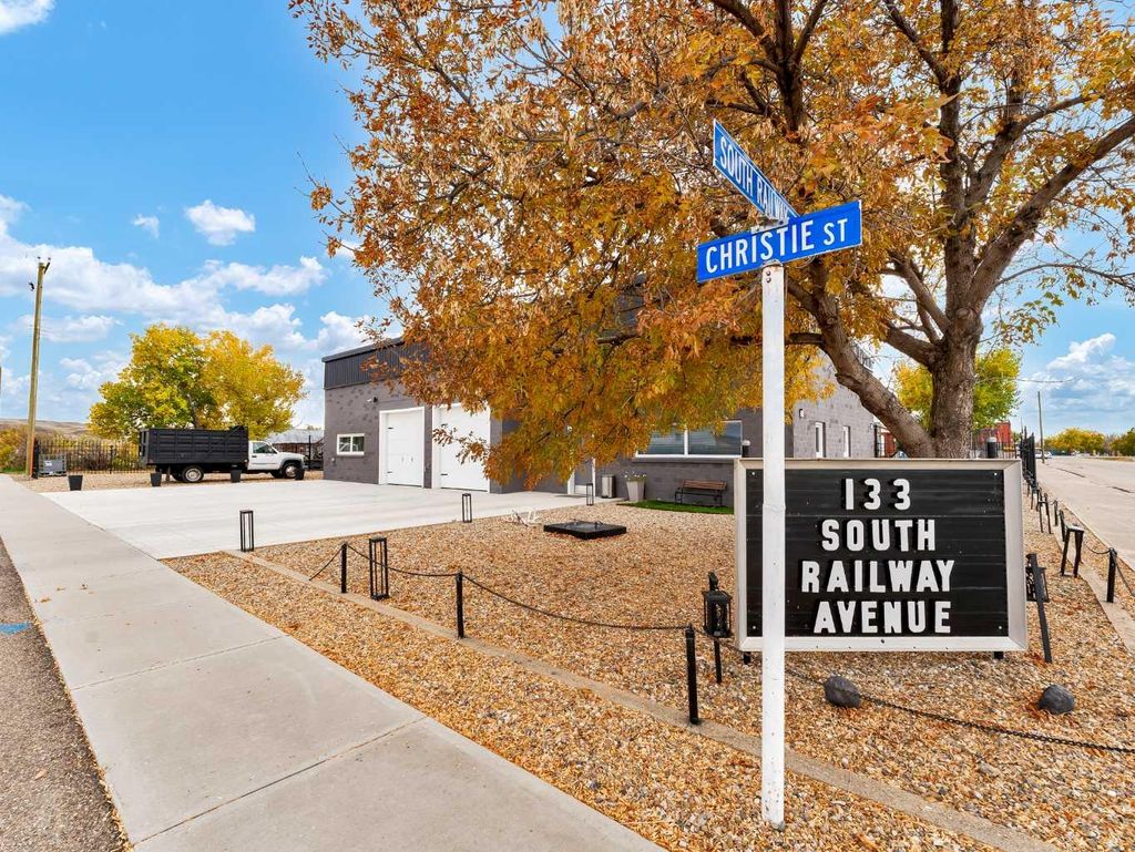 Photo of 133 South Railway Avenue, Irvine, AB T0J 1V0 (MLS # A2264529)