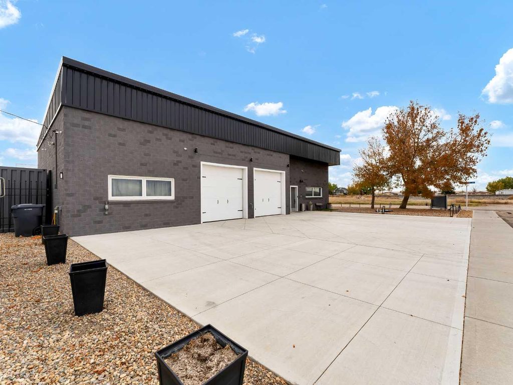 Photo of 133 South Railway Avenue, Irvine, AB T0J 1V0 (MLS # A2264529)