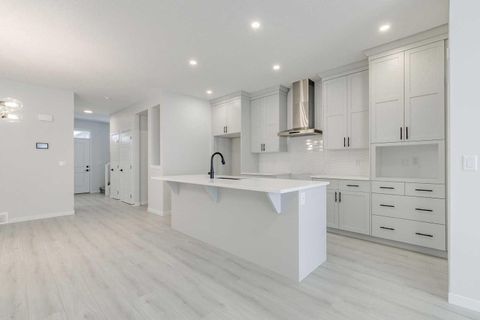 186 Creekside Manor SW Calgary AB T2X 6J5