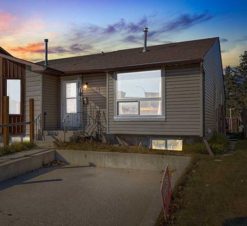 7 Castleridge Way NE Calgary AB T3J 1P8