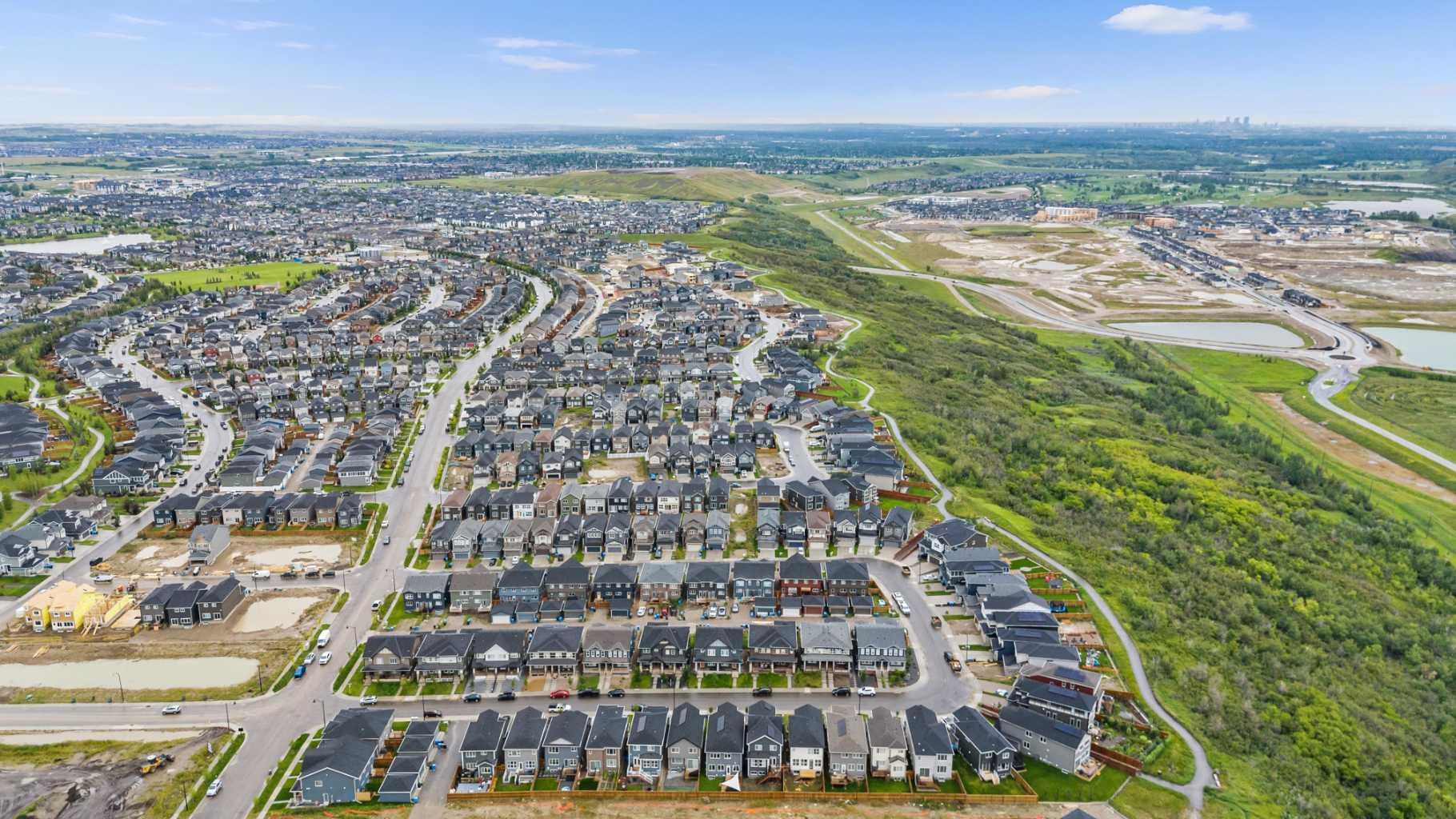 205 Legacy Reach Crescent SE
