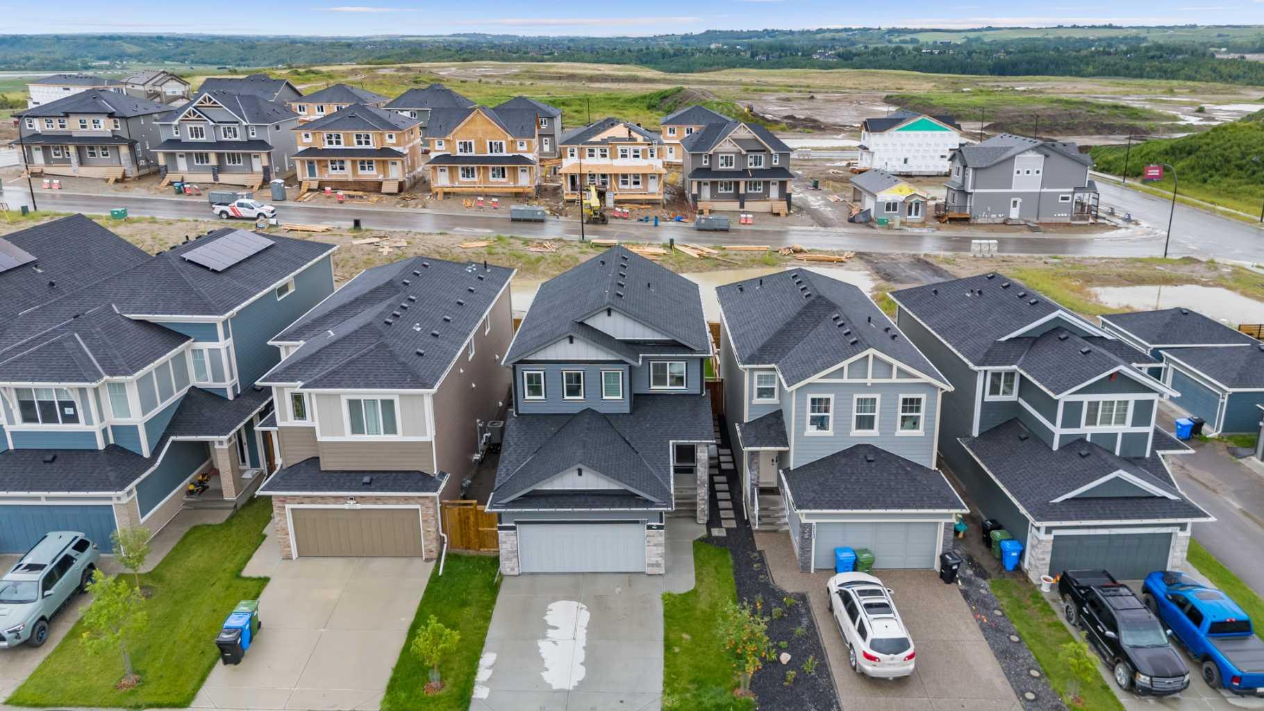 205 Legacy Reach Crescent SE
