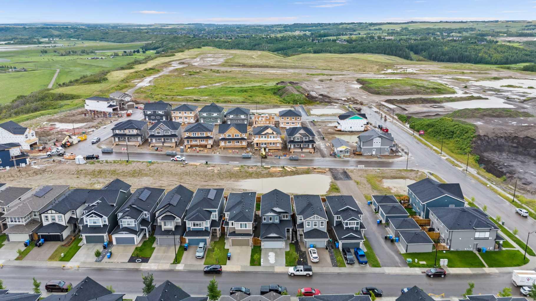 205 Legacy Reach Crescent SE