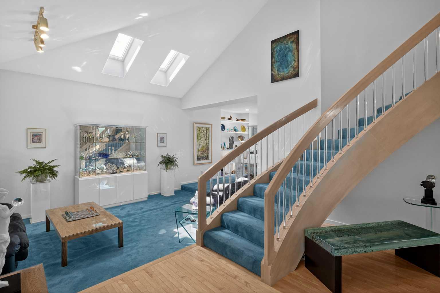 523 Scimitar Bay NW