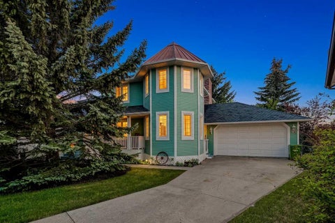 Photo of 523 Scimitar Bay NW, Calgary, AB T3L 1S6 (MLS # A2317968)