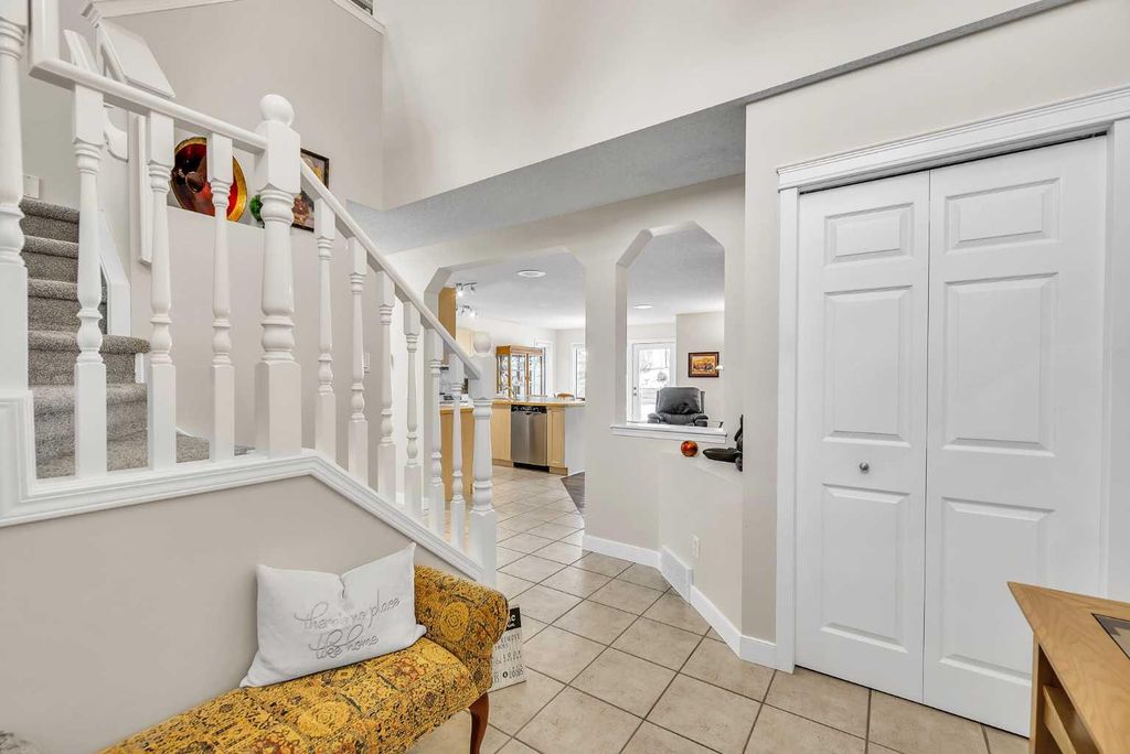 Photo of 103 Panamount Crescent NW, Calgary, AB T3K 5L8 (MLS # A2281561)