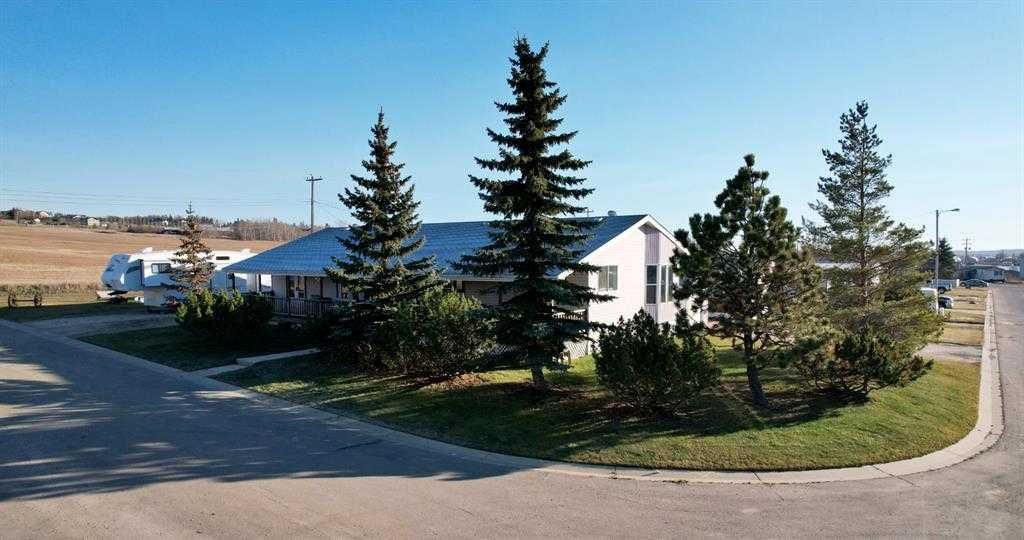 Photo of 422 7th Avenue, Beaverlodge, AB T0H 0C0 (MLS # A2309514)