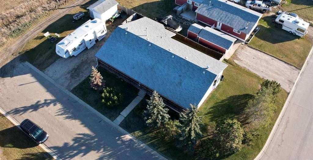Photo of 422 7th Avenue, Beaverlodge, AB T0H 0C0 (MLS # A2309514)