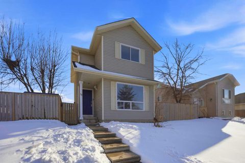 Photo of 19 Appletree Close SE, Calgary, AB T2A 7J1 (MLS # A2321710)