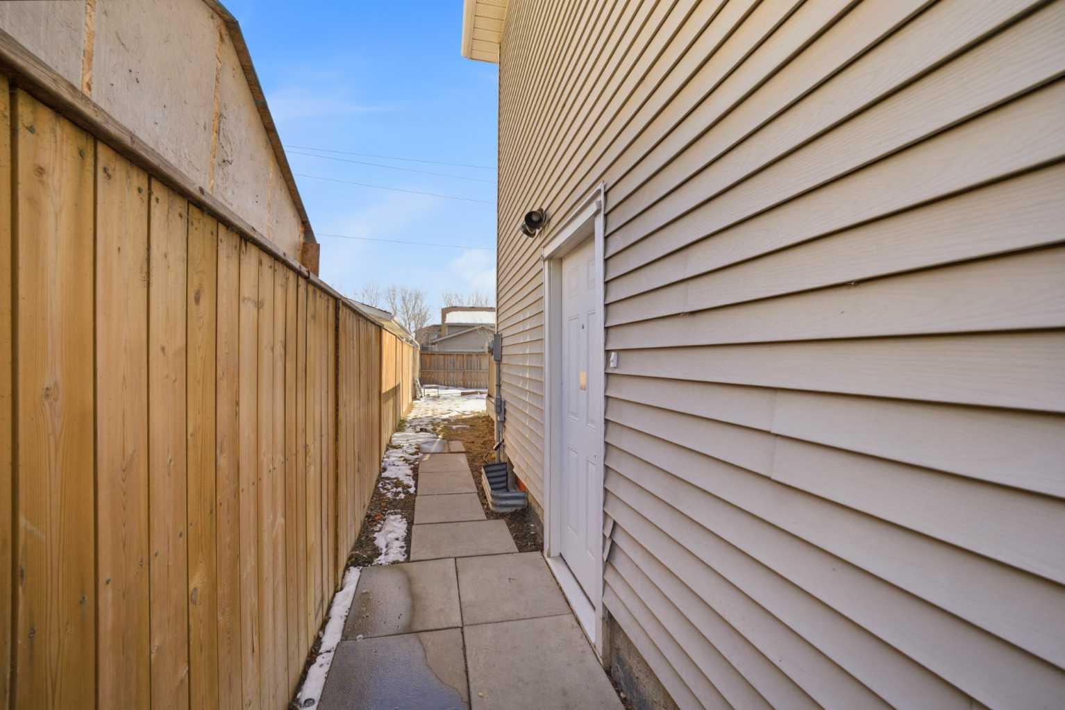 19 Appletree Close SE