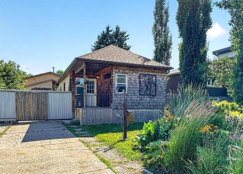 Photo of 241 25 Avenue NE, Calgary, AB T2E 1Y2 (MLS # A2332543)