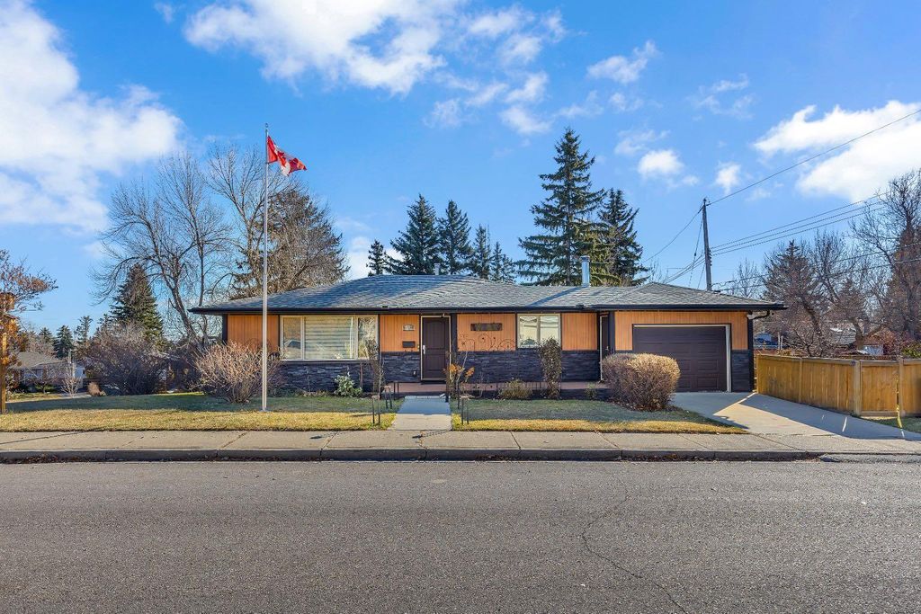 Photo of 3 Cardiff Drive NW, Calgary, AB T2K 1R4 (MLS # A2293404)