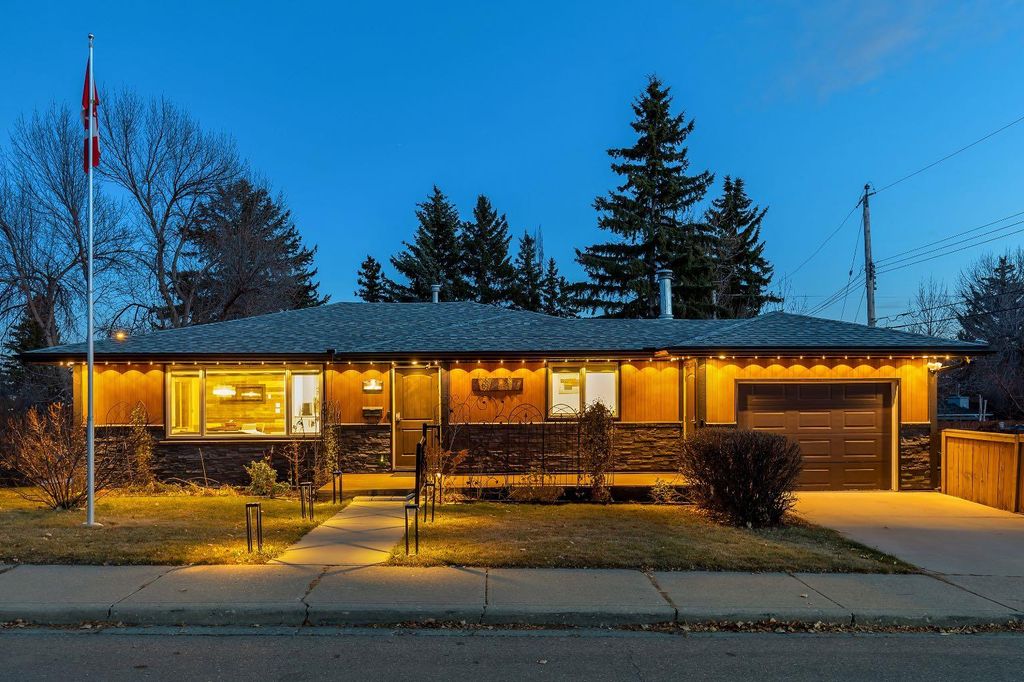 Photo of 3 Cardiff Drive NW, Calgary, AB T2K 1R4 (MLS # A2293404)