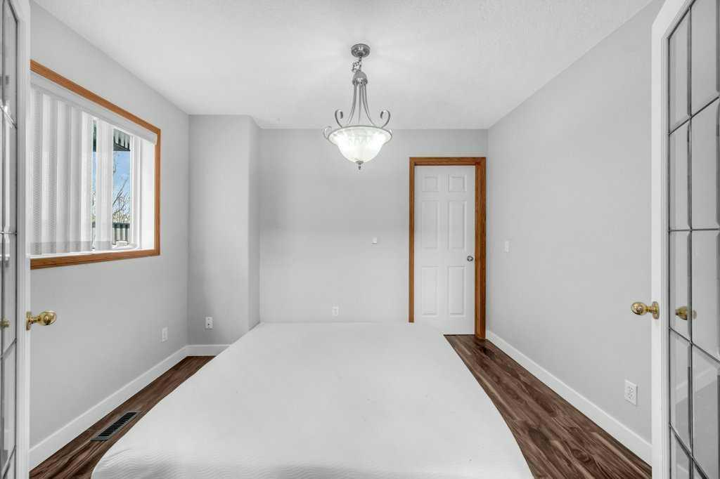 104 Taracove Crescent NE