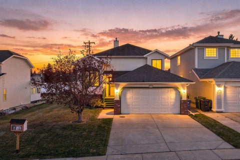 Photo of 184 Hidden Circle NW, Calgary, AB T3A 5G8 (MLS # A2352297)