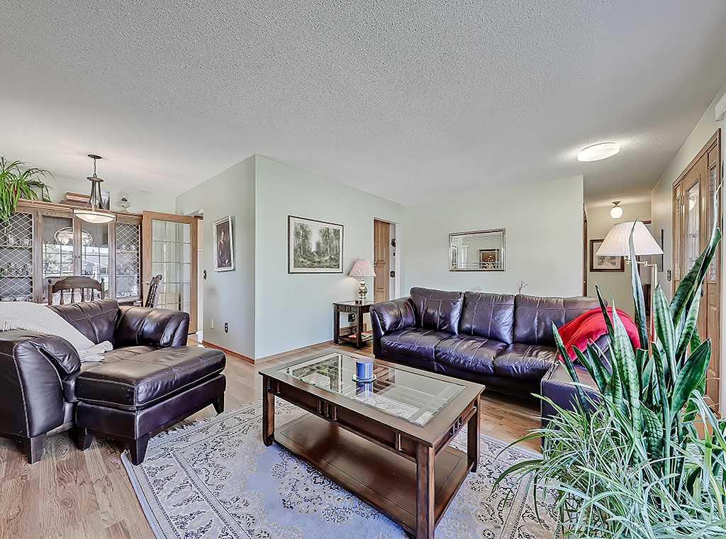 728 Parkvalley Road SE