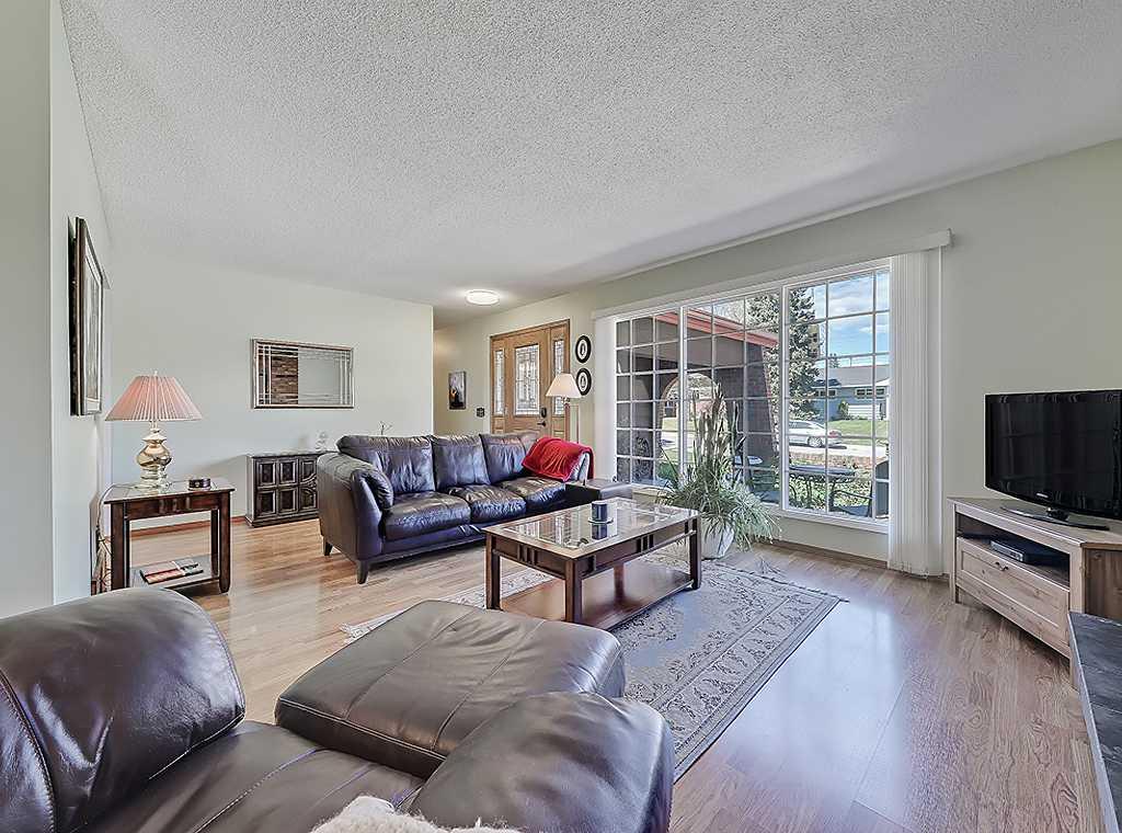 728 Parkvalley Road SE