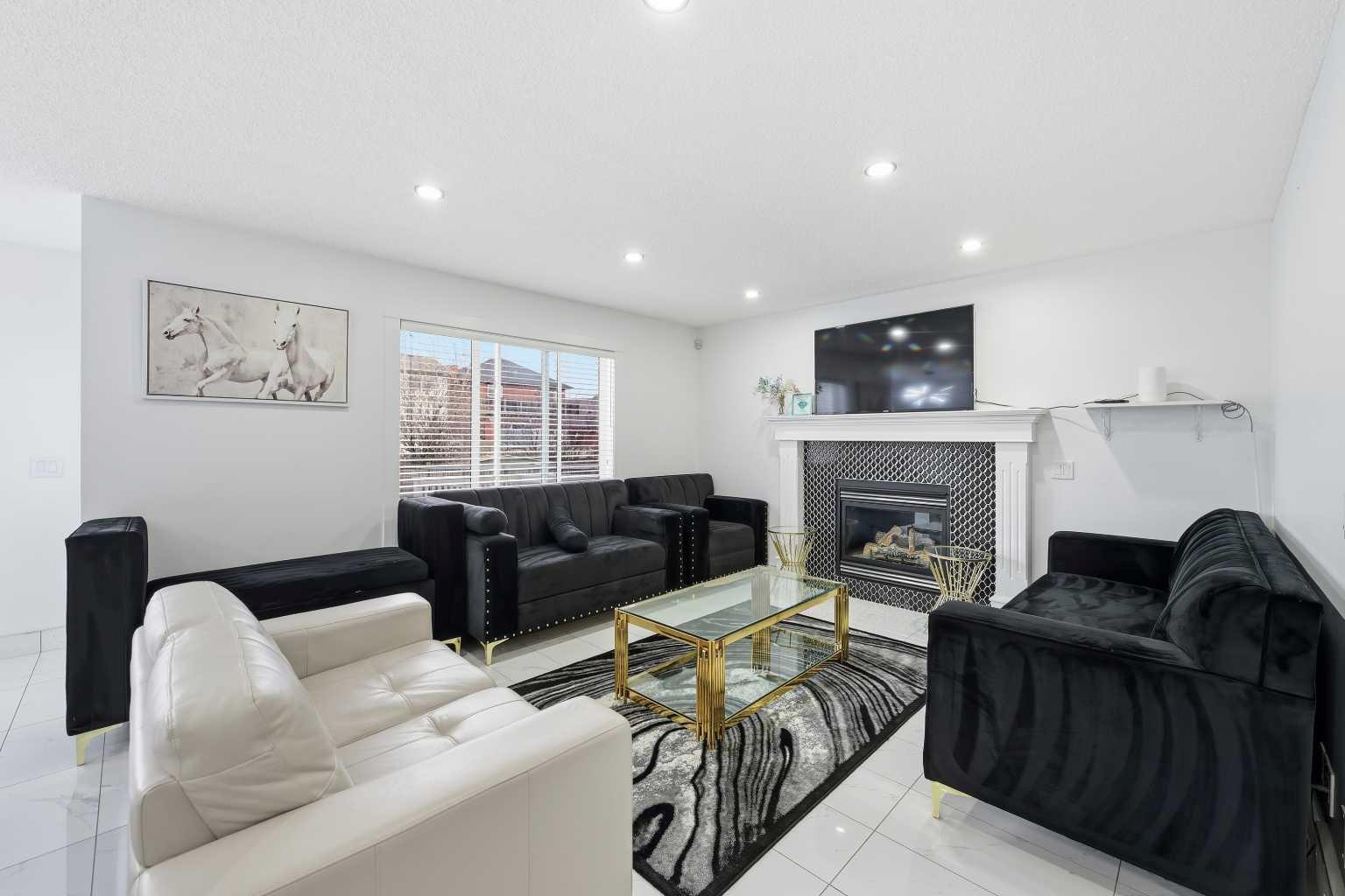 53 Martha's Place NE