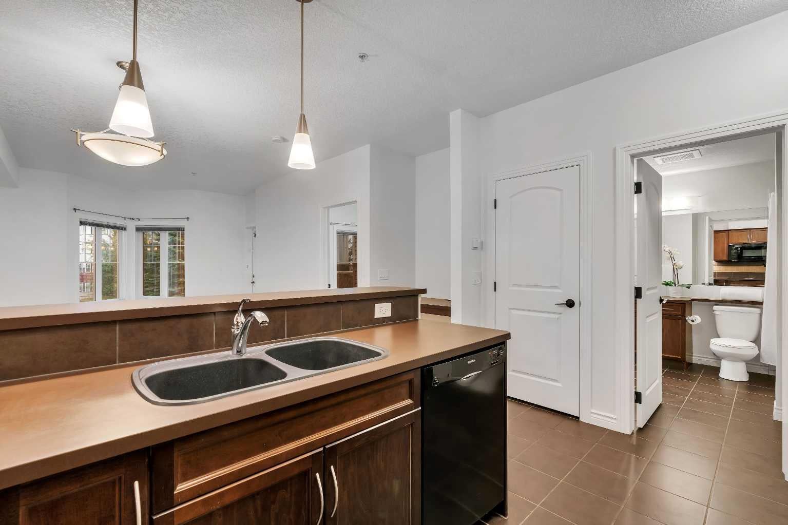 30 Royal Oak Plaza NW 223