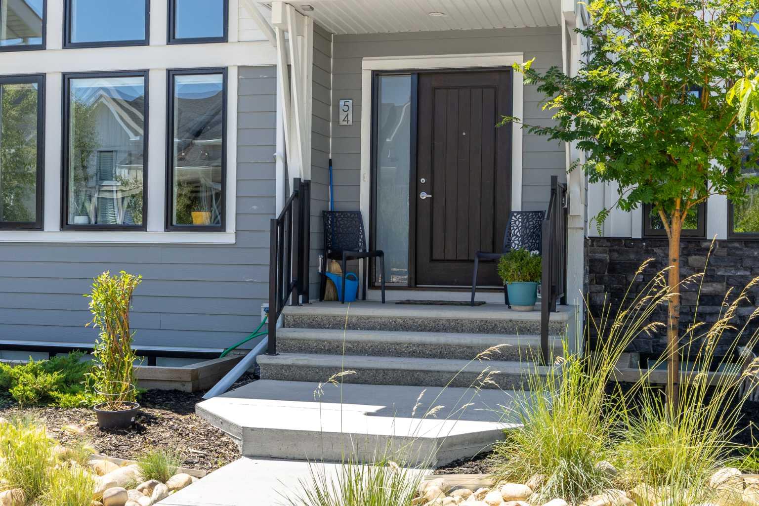 54 Iris Crescent