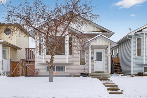 Photo of 40 Erin Circle SE, Calgary, AB T2B 3H9 (MLS # A2304567)