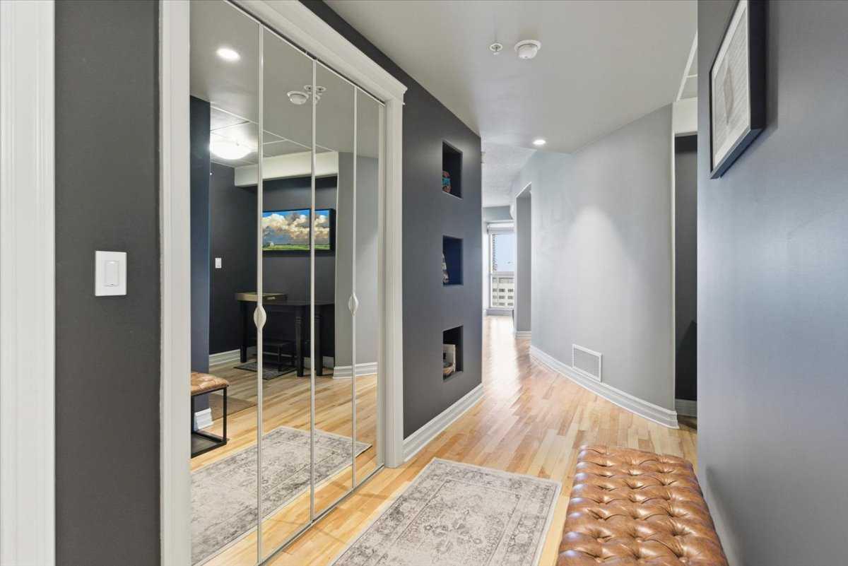 836 15 Avenue SW 1805