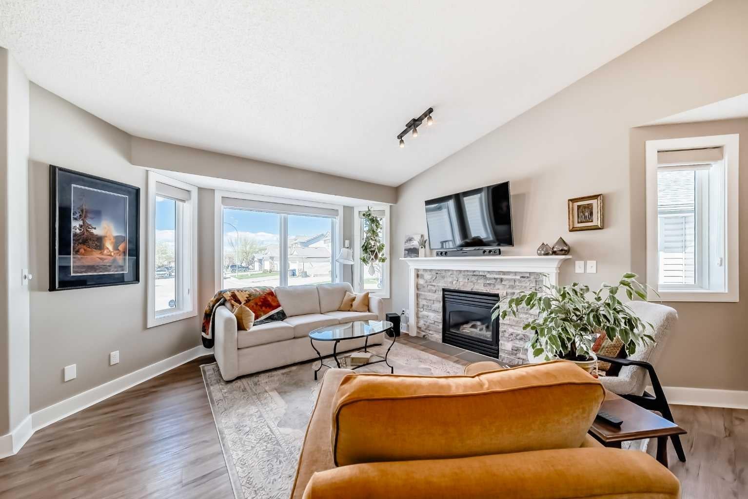 39 Westfall Crescent
