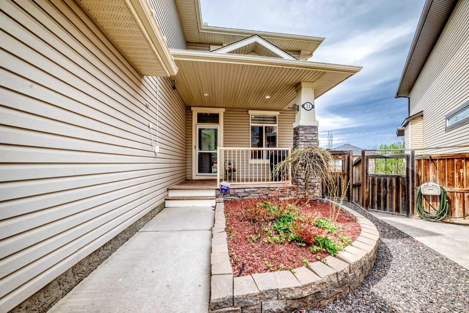 11 Cresthaven Bay SW