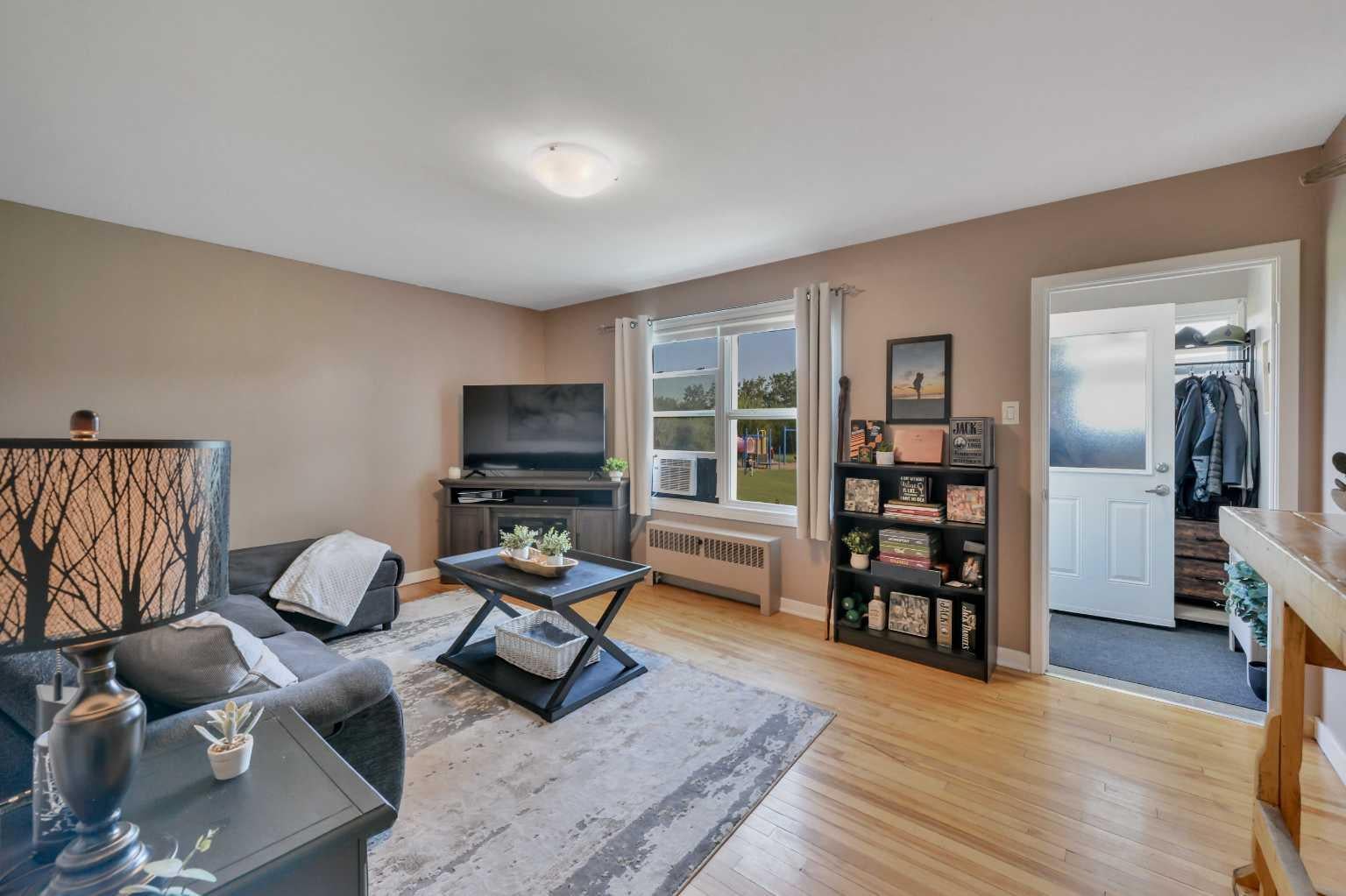 37 Poplar Crescent