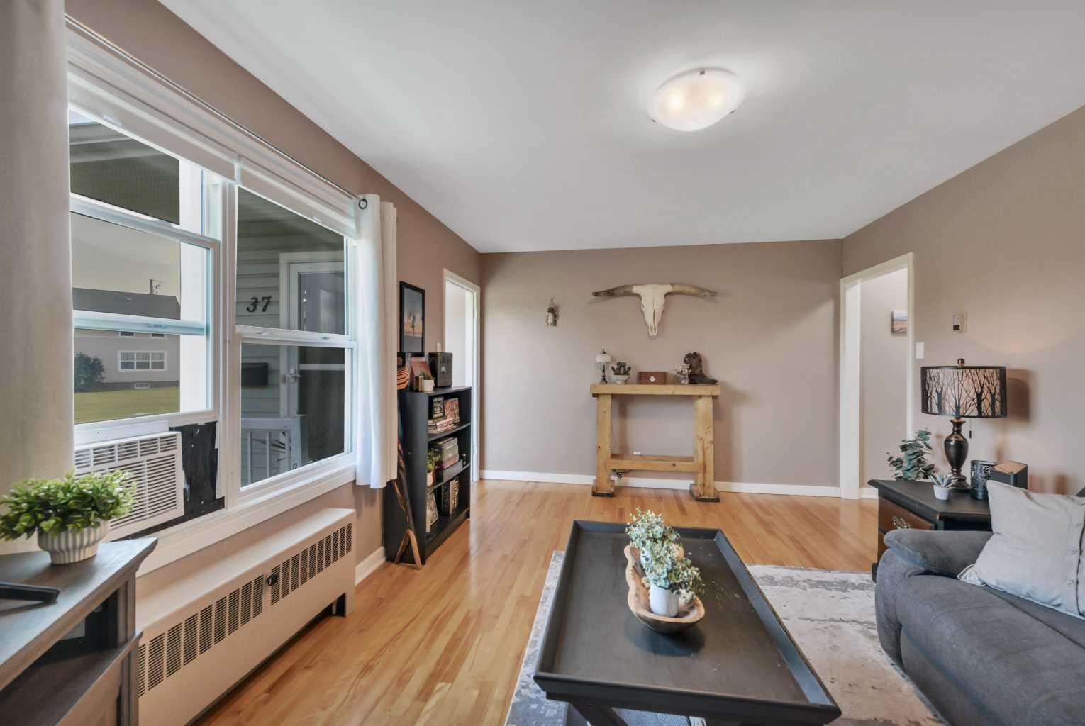 37 Poplar Crescent