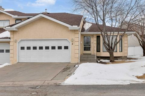 Photo of 200 Sandstone Drive NW #2, Calgary, AB T3K 4N7 (MLS # A2293170)