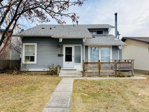 220 Whitewood Place NE Calgary AB T1Y 3N4