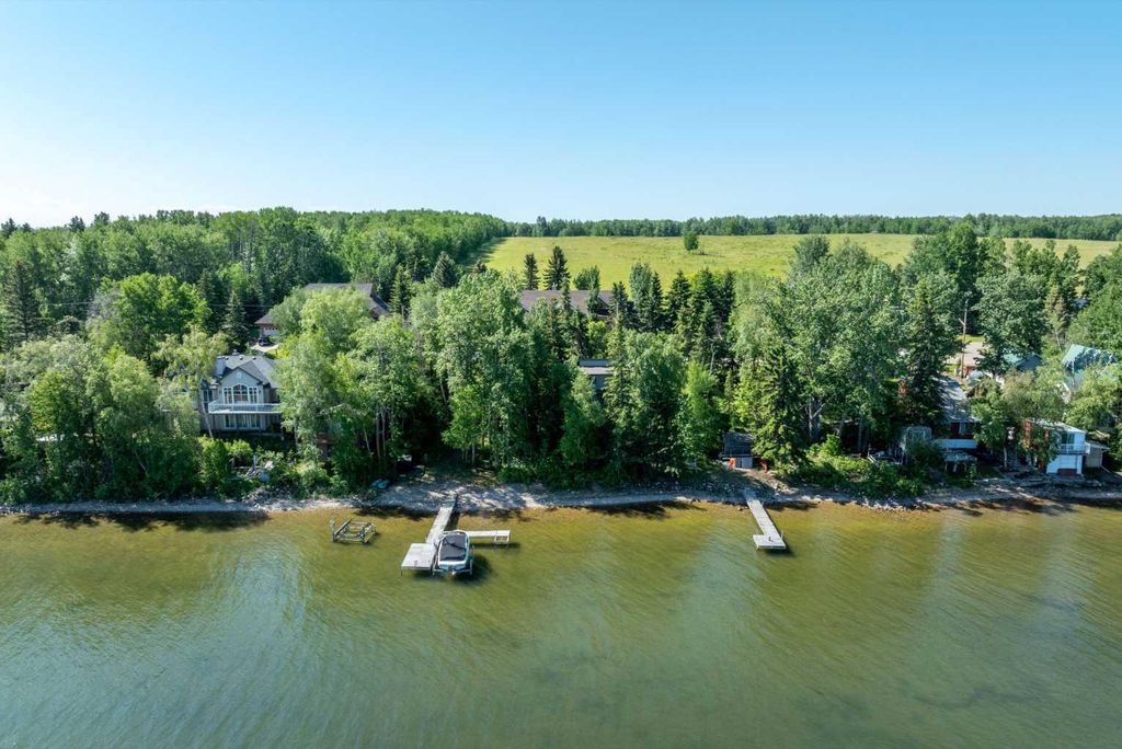 Photo of 248 Lakeshore Drive, Grandview, AB T0C 2V0 (MLS # A2287064)