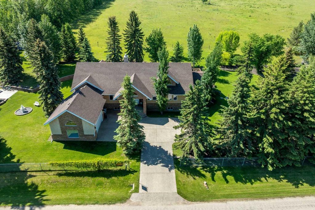 Photo of 248 Lakeshore Drive, Grandview, AB T0C 2V0 (MLS # A2287064)
