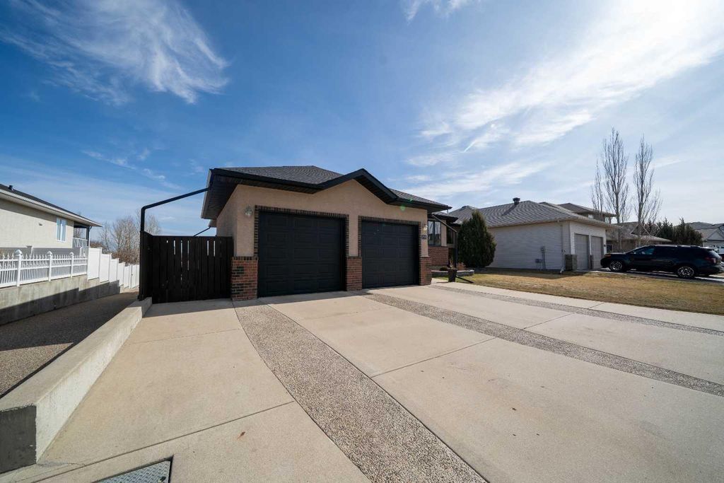 Photo of 158 Sunrise Road SW, Medicine Hat, AB T1B 4S1 (MLS # A2296134)