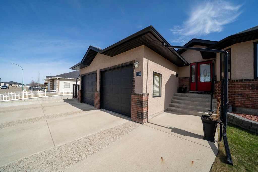 Photo of 158 Sunrise Road SW, Medicine Hat, AB T1B 4S1 (MLS # A2296134)