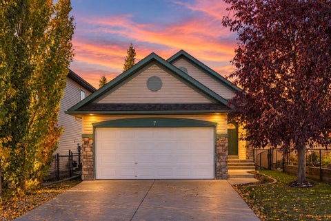 Photo of 7 Royal Birch Green NW, Calgary, AB T3G 5L5 (MLS # A2350119)